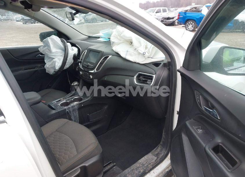 Photo 5 of 2018 Chevrolet Equinox LT (VIN 2GNAXJEV3J6278983)