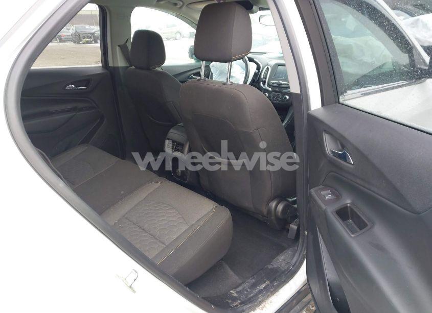 Photo 8 of 2018 Chevrolet Equinox LT (VIN 2GNAXJEV3J6278983)