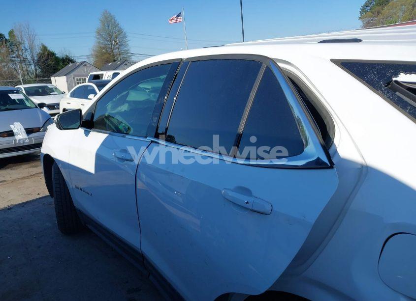 Photo 13 of 2018 Chevrolet Equinox LT (VIN 2GNAXJEV3J6285920)