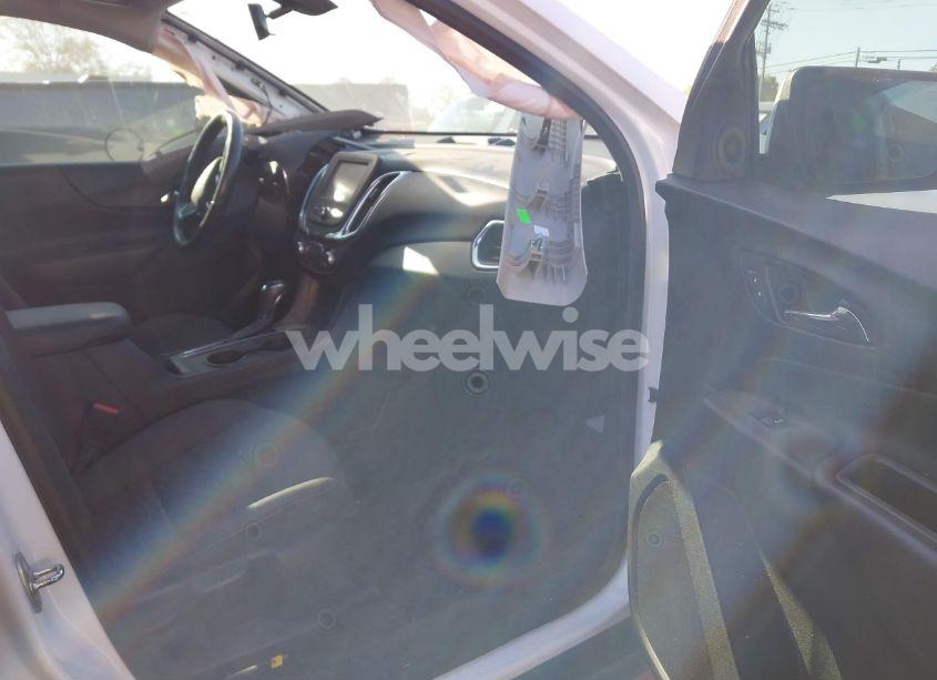 Photo 5 of 2018 Chevrolet Equinox LT (VIN 2GNAXJEV3J6285920)