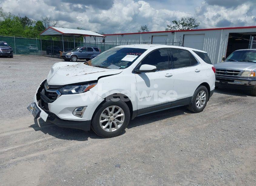 Photo 2 of 2018 Chevrolet Equinox LT (VIN 2GNAXJEV3J6290583)