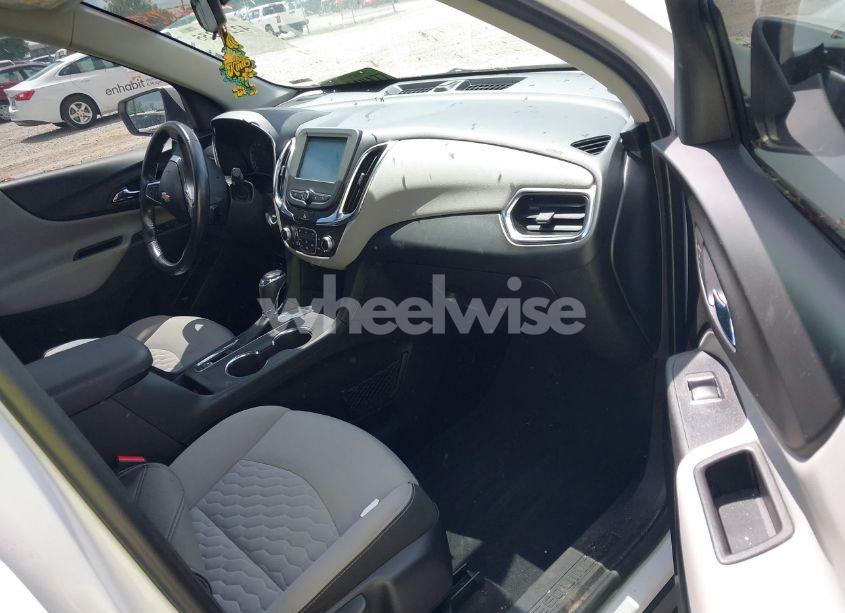 Photo 5 of 2018 Chevrolet Equinox LT (VIN 2GNAXJEV3J6290583)