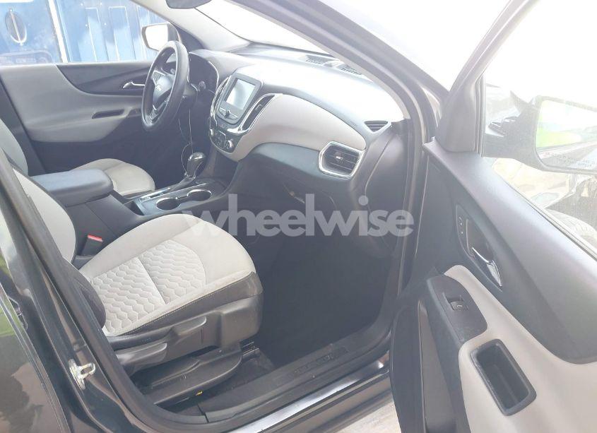 Photo 5 of 2018 Chevrolet Equinox LT (VIN 2GNAXJEV3J6321413)