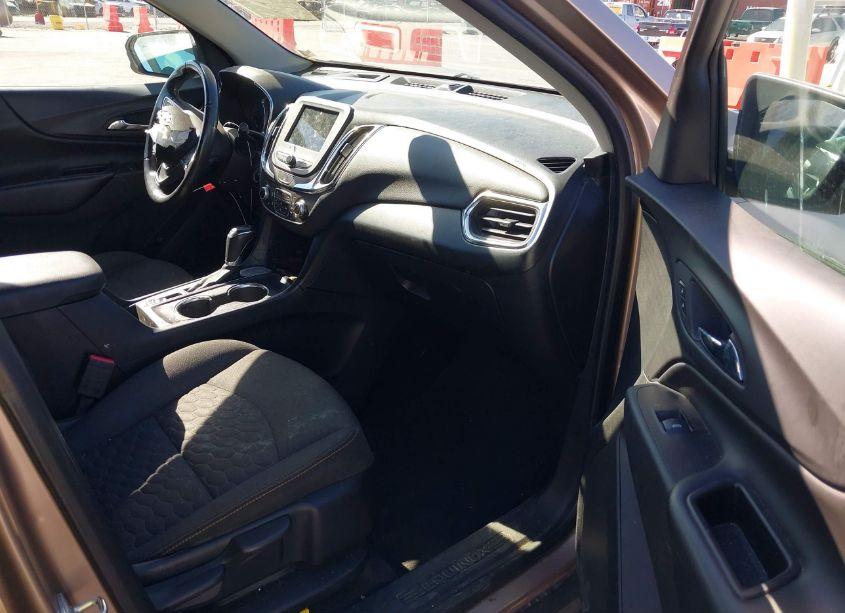 Photo 5 of 2019 Chevrolet Equinox LT (VIN 2GNAXJEV3K6263045)