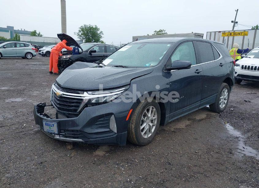 Photo 2 of 2022 Chevrolet Equinox FWD 2FL (VIN 2GNAXJEV3N6109620)