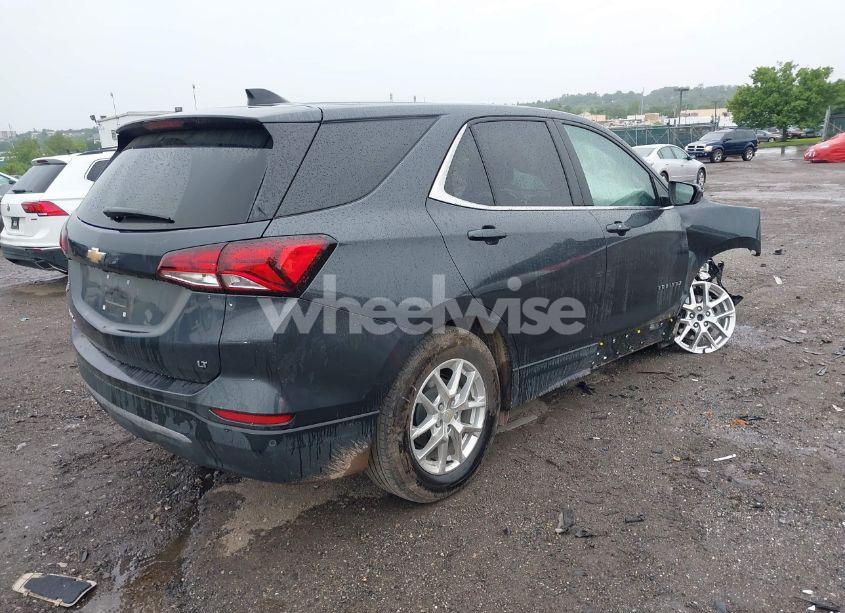 Photo 4 of 2022 Chevrolet Equinox FWD 2FL (VIN 2GNAXJEV3N6109620)