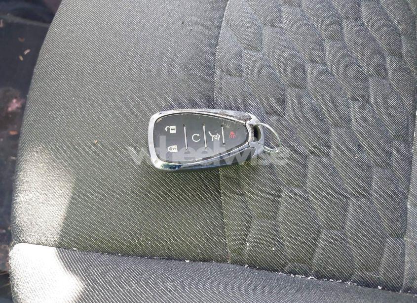Photo 11 of 2018 Chevrolet Equinox LT (VIN 2GNAXJEV4J6106896)