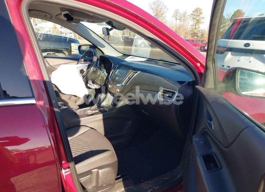 Photo 5 of 2018 Chevrolet Equinox LT (VIN 2GNAXJEV4J6106896)