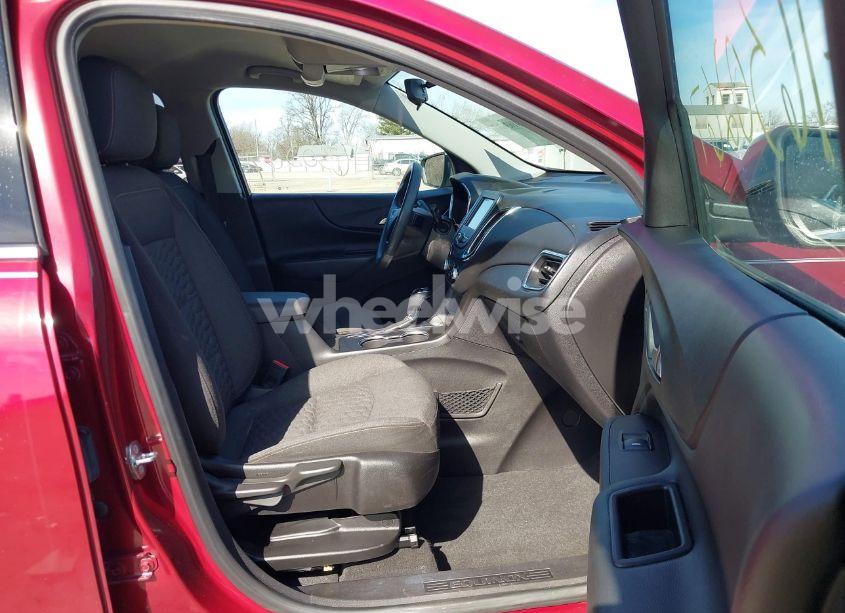 Photo 5 of 2018 Chevrolet Equinox LT (VIN 2GNAXJEV4J6157251)