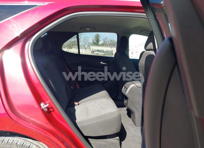 Photo 8 of 2018 Chevrolet Equinox LT (VIN 2GNAXJEV4J6157251)