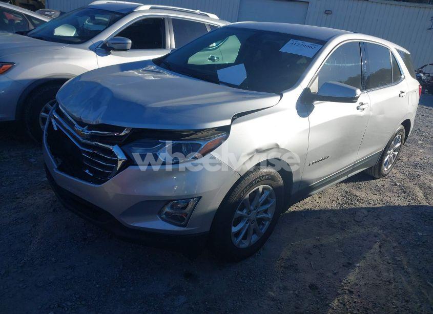Photo 2 of 2018 Chevrolet Equinox LT (VIN 2GNAXJEV4J6193246)