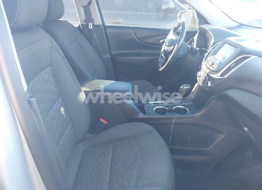 Photo 5 of 2018 Chevrolet Equinox LT (VIN 2GNAXJEV4J6193246)