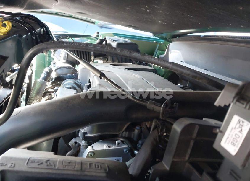 Photo 10 of 2018 Chevrolet Equinox LT (VIN 2GNAXJEV4J6230649)