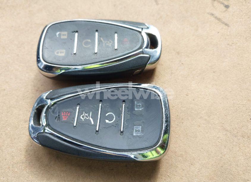 Photo 11 of 2018 Chevrolet Equinox LT (VIN 2GNAXJEV4J6245846)