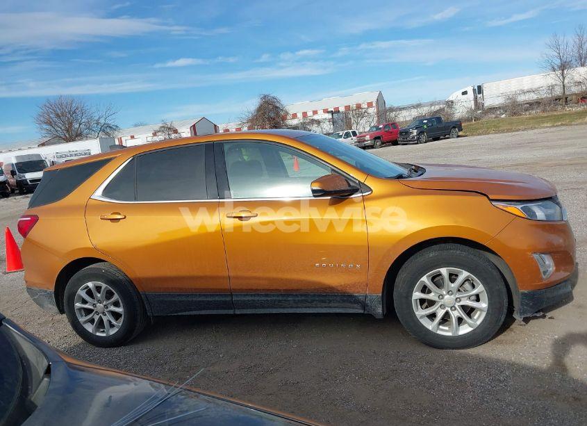 Photo 13 of 2018 Chevrolet Equinox LT (VIN 2GNAXJEV4J6245846)