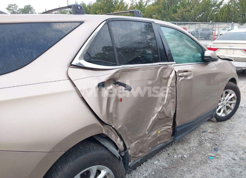 Photo 20 of 2018 Chevrolet Equinox LT (VIN 2GNAXJEV4J6253509)