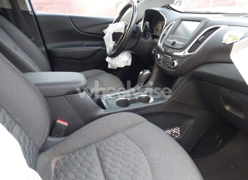 Photo 5 of 2018 Chevrolet Equinox LT (VIN 2GNAXJEV4J6253509)