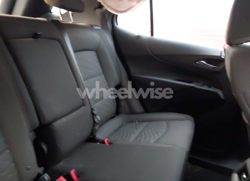 Photo 8 of 2018 Chevrolet Equinox LT (VIN 2GNAXJEV4J6253509)