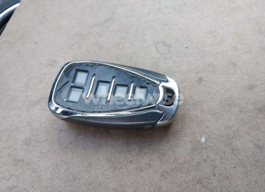 Photo 11 of 2018 Chevrolet Equinox LT (VIN 2GNAXJEV4J6262131)