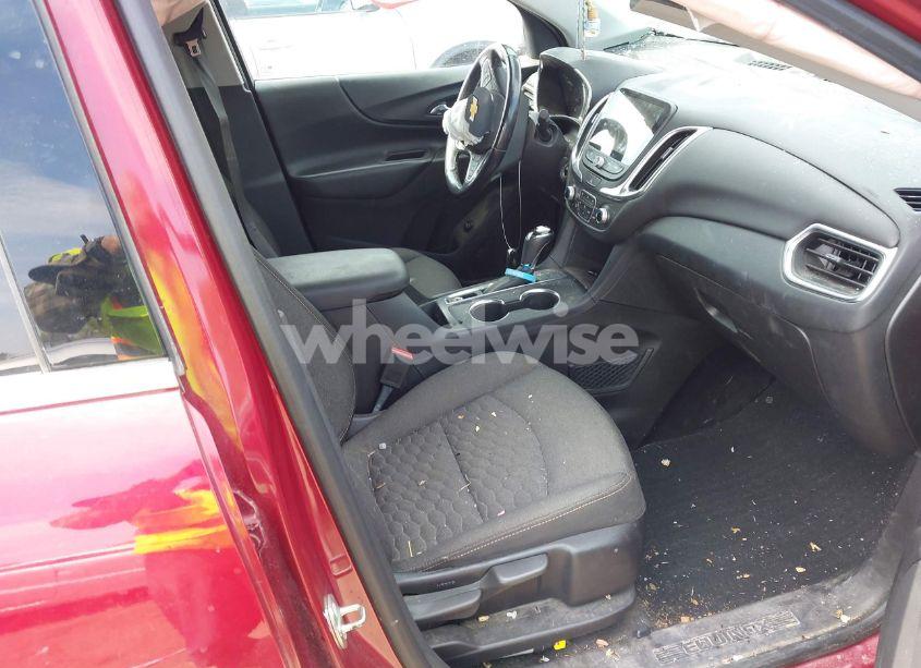 Photo 5 of 2018 Chevrolet Equinox LT (VIN 2GNAXJEV4J6262131)