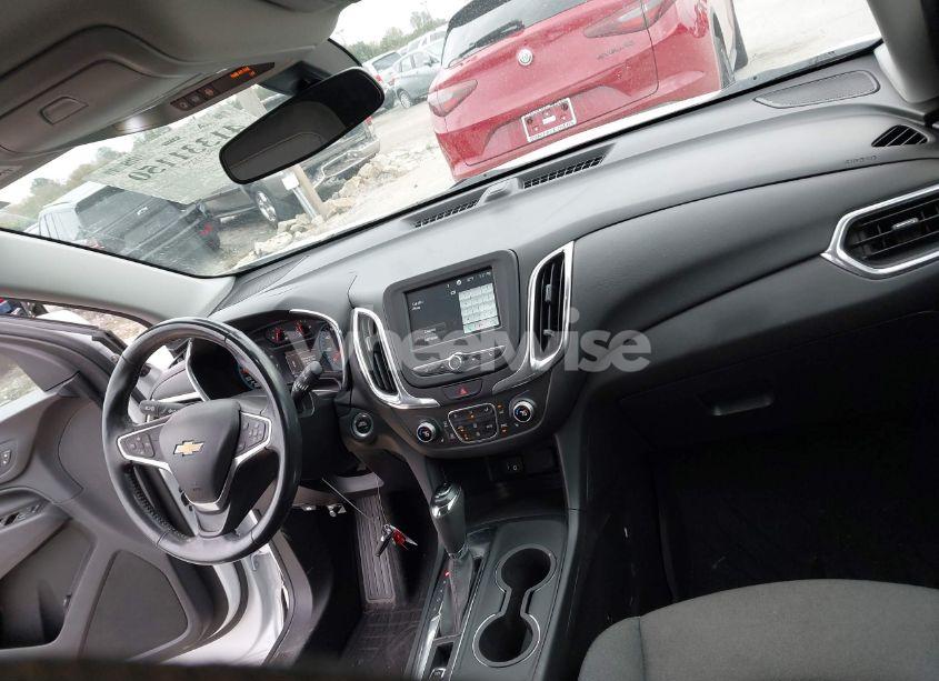 Photo 5 of 2018 Chevrolet Equinox LT (VIN 2GNAXJEV4J6279107)