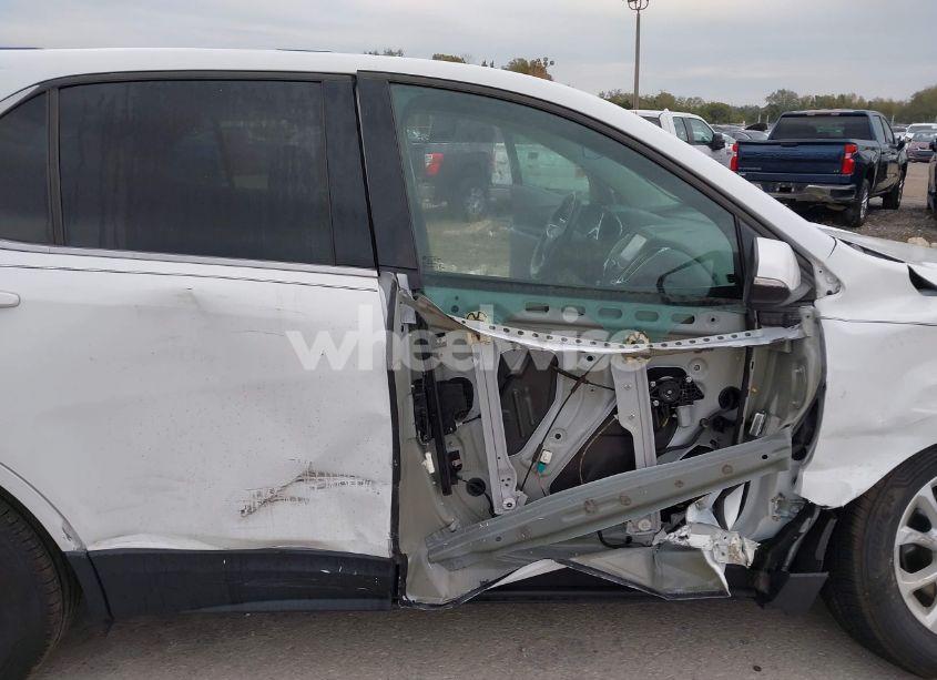 Photo 6 of 2018 Chevrolet Equinox LT (VIN 2GNAXJEV4J6279107)