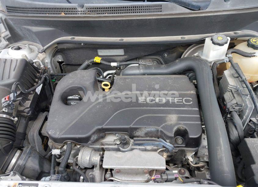 Photo 10 of 2018 Chevrolet Equinox LT (VIN 2GNAXJEV4J6331609)