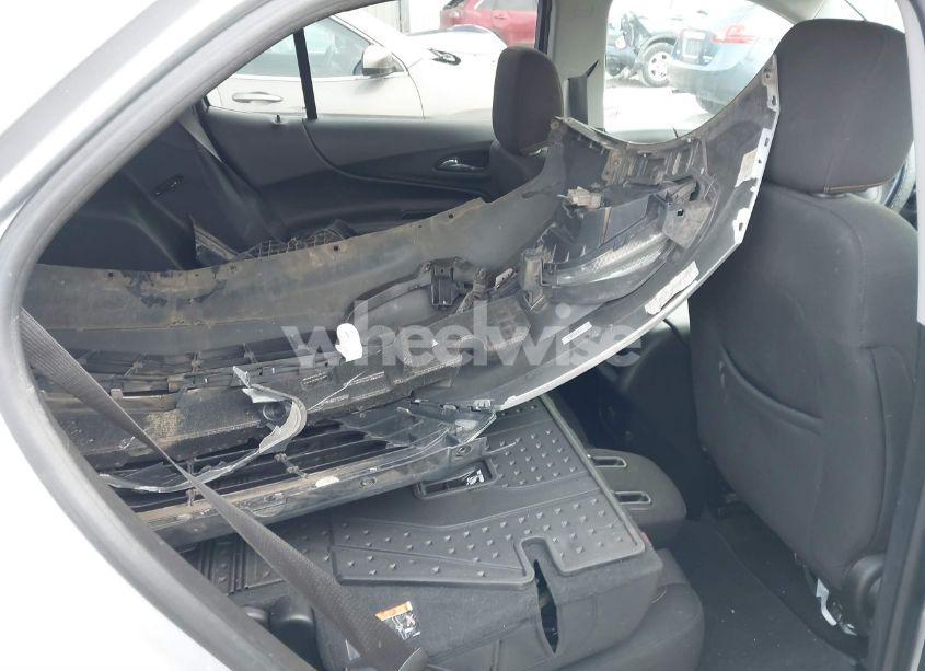 Photo 8 of 2018 Chevrolet Equinox LT (VIN 2GNAXJEV4J6331609)