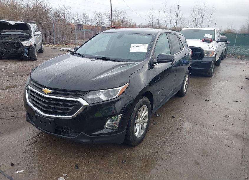 Photo 2 of 2018 Chevrolet Equinox LT (VIN 2GNAXJEV4J6342965)