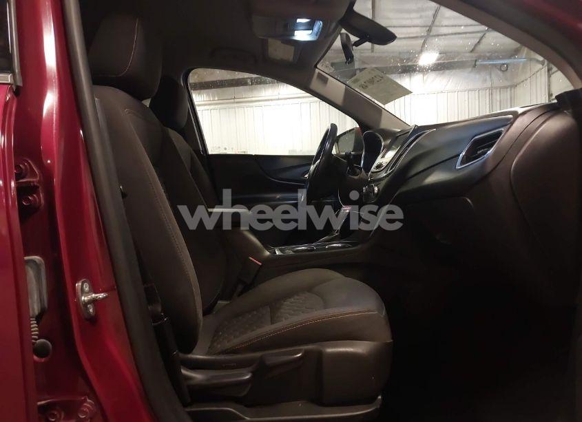 Photo 5 of 2018 Chevrolet Equinox LT (VIN 2GNAXJEV4J6345770)