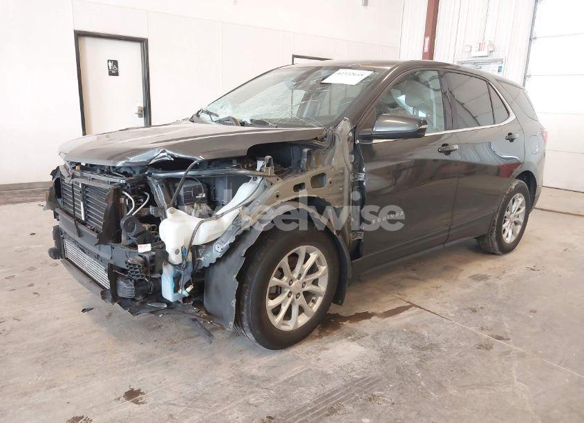 Photo 2 of 2019 Chevrolet Equinox LT (VIN 2GNAXJEV4K6266150)