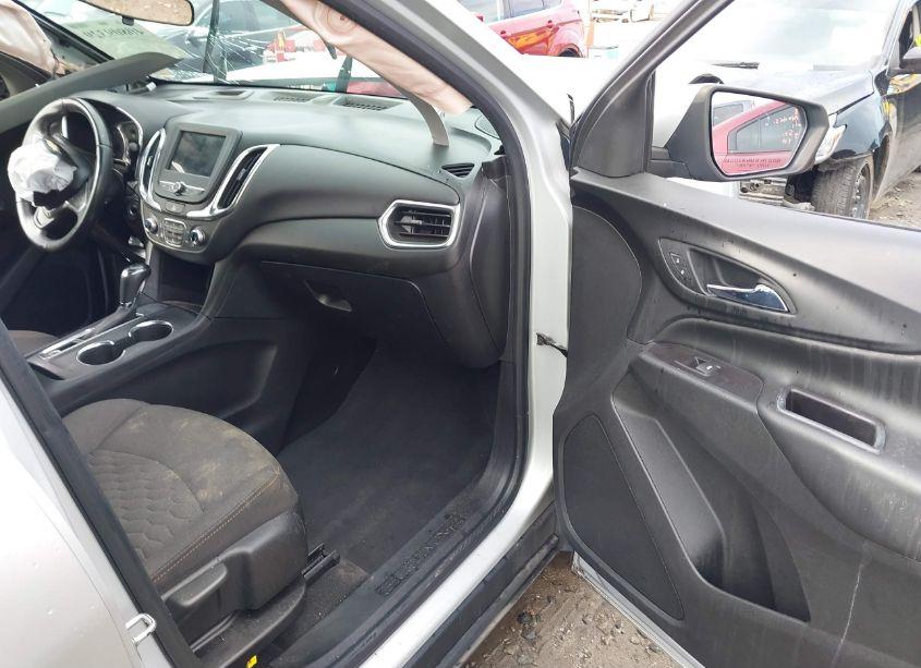Photo 5 of 2019 Chevrolet Equinox LT (VIN 2GNAXJEV4K6278797)