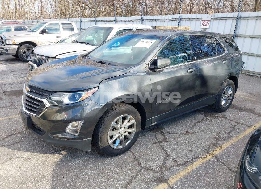 Photo 2 of 2020 Chevrolet Equinox FWD 2FL (VIN 2GNAXJEV4L6162520)
