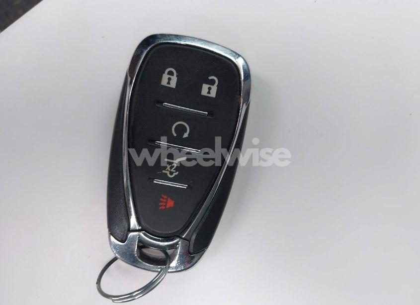 Photo 11 of 2018 Chevrolet Equinox LT (VIN 2GNAXJEV5J6106261)