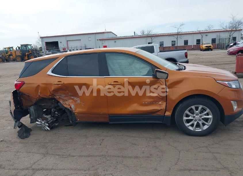 Photo 13 of 2018 Chevrolet Equinox LT (VIN 2GNAXJEV5J6106261)