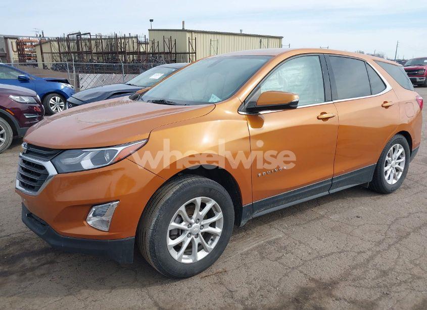 Photo 2 of 2018 Chevrolet Equinox LT (VIN 2GNAXJEV5J6106261)