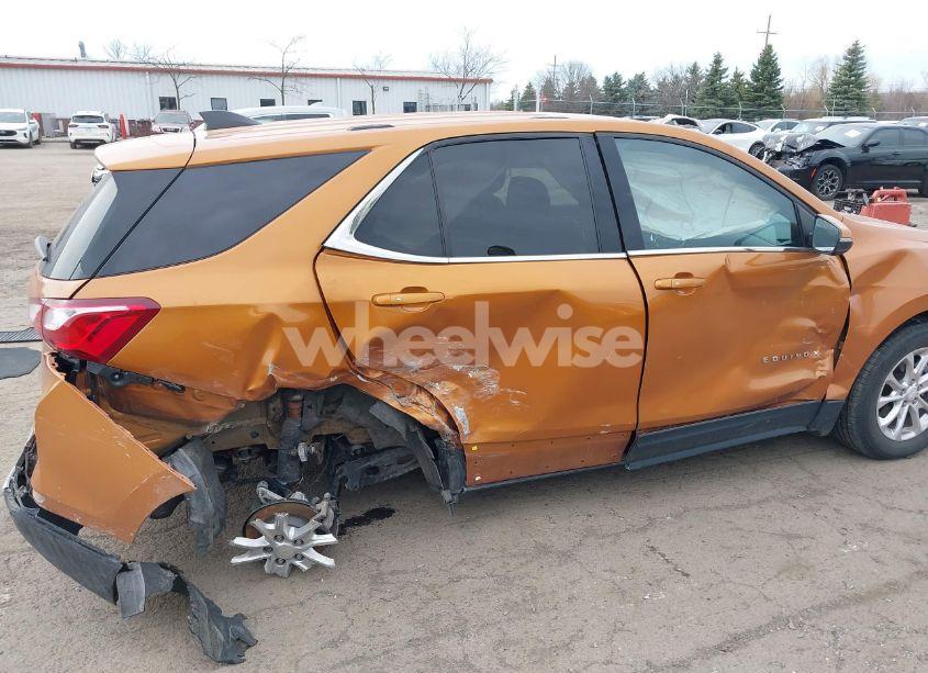 Photo 6 of 2018 Chevrolet Equinox LT (VIN 2GNAXJEV5J6106261)