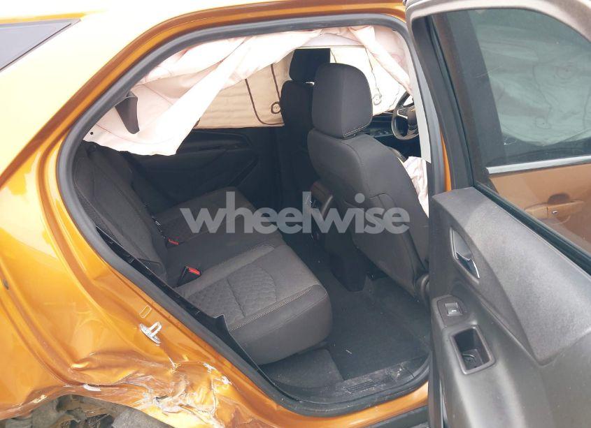 Photo 8 of 2018 Chevrolet Equinox LT (VIN 2GNAXJEV5J6106261)