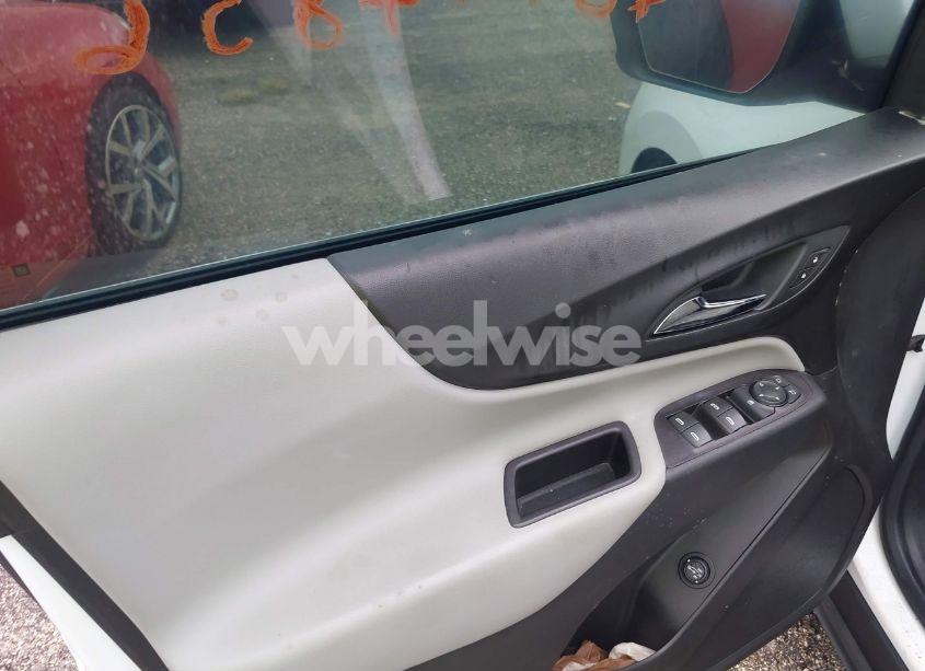 Photo 12 of 2018 Chevrolet Equinox LT (VIN 2GNAXJEV5J6118538)