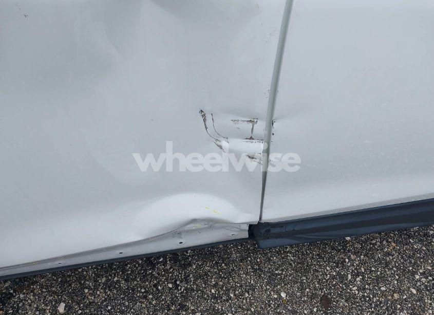 Photo 13 of 2018 Chevrolet Equinox LT (VIN 2GNAXJEV5J6118538)