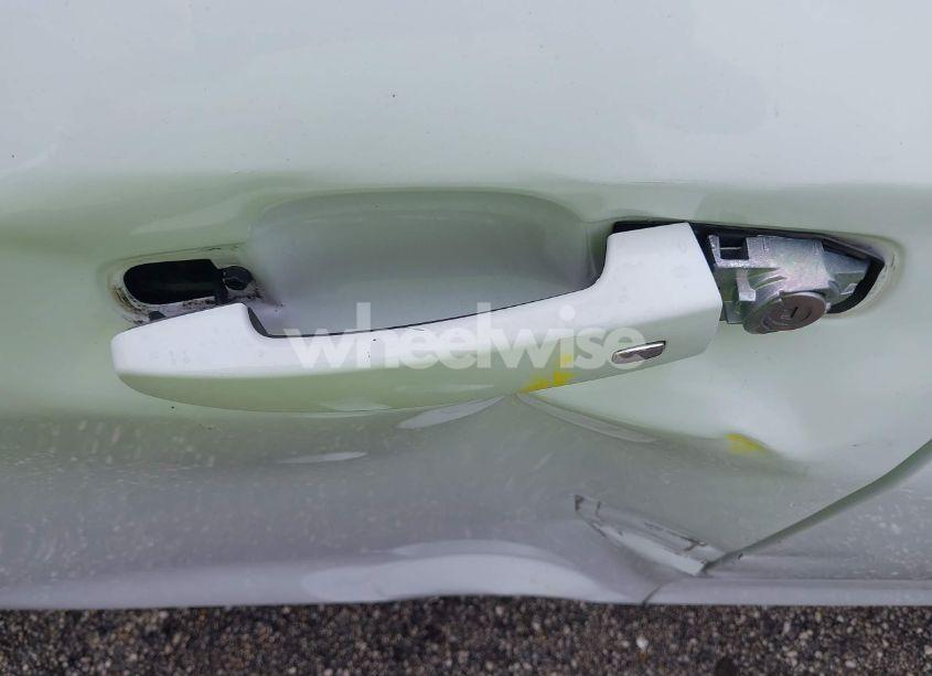 Photo 14 of 2018 Chevrolet Equinox LT (VIN 2GNAXJEV5J6118538)