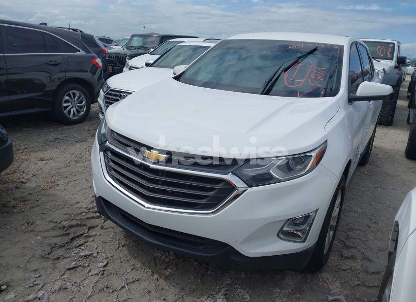 Photo 2 of 2018 Chevrolet Equinox LT (VIN 2GNAXJEV5J6118538)