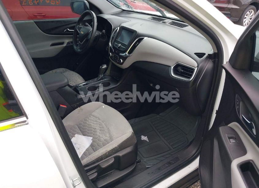 Photo 5 of 2018 Chevrolet Equinox LT (VIN 2GNAXJEV5J6118538)