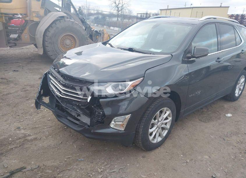 Photo 2 of 2018 Chevrolet Equinox LT (VIN 2GNAXJEV5J6138854)