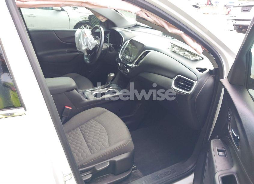 Photo 5 of 2018 Chevrolet Equinox LT (VIN 2GNAXJEV5J6154391)