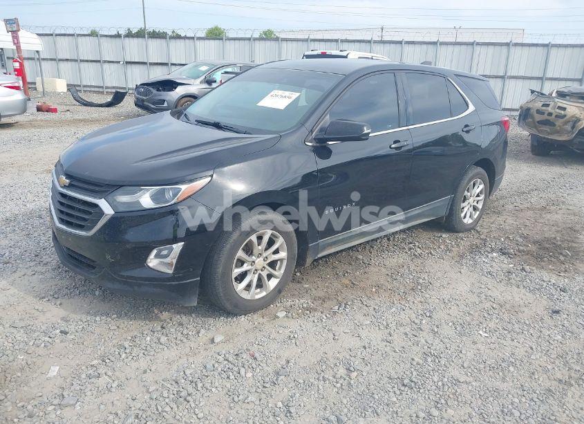 Photo 2 of 2018 Chevrolet Equinox LT (VIN 2GNAXJEV5J6175676)