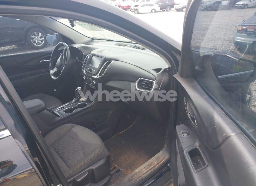 Photo 5 of 2018 Chevrolet Equinox LT (VIN 2GNAXJEV5J6175676)