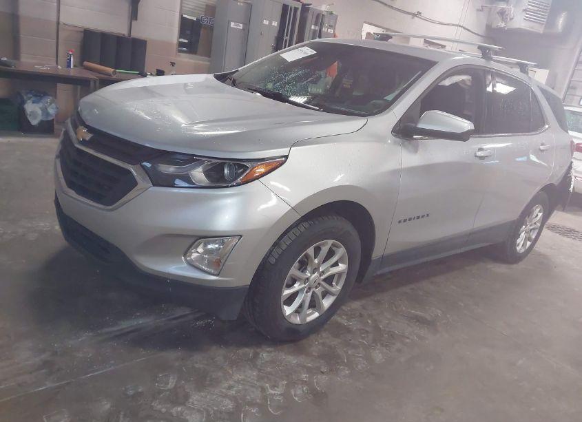 Photo 2 of 2018 Chevrolet Equinox LT (VIN 2GNAXJEV5J6205677)