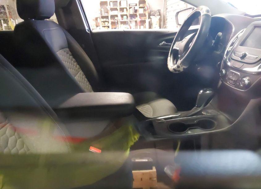 Photo 5 of 2018 Chevrolet Equinox LT (VIN 2GNAXJEV5J6205677)