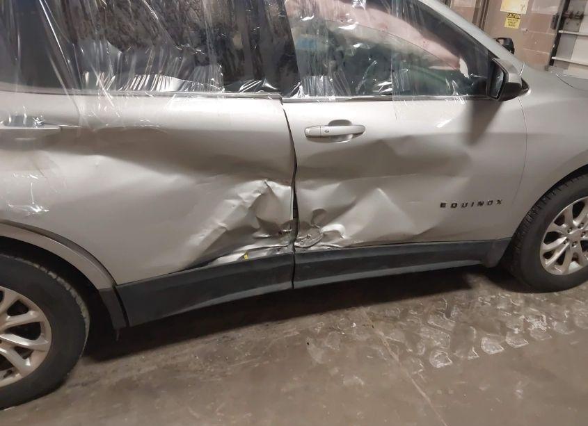 Photo 6 of 2018 Chevrolet Equinox LT (VIN 2GNAXJEV5J6205677)